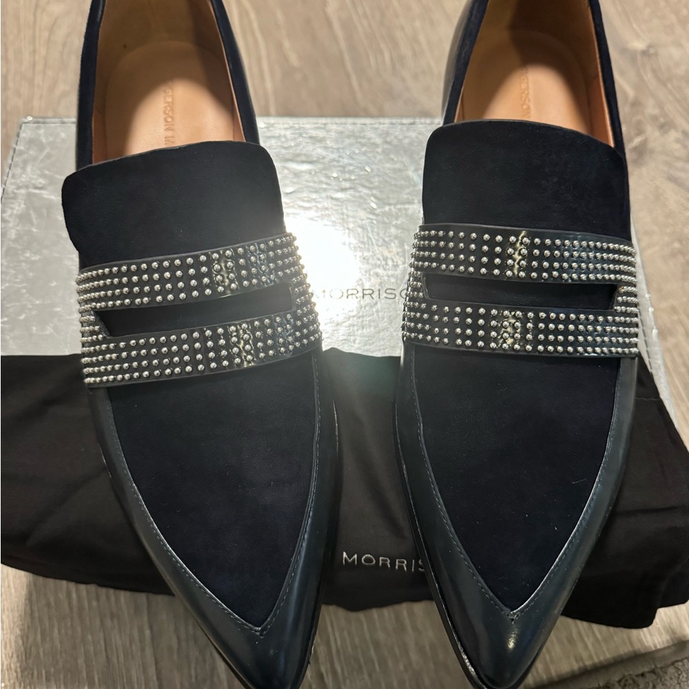 Navy blue leather and suede dress flat w/silver embellishment.